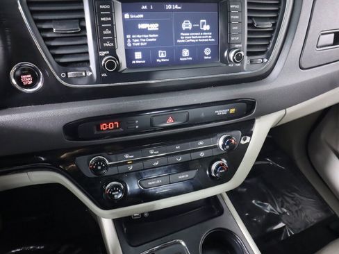 Used 2017 Kia Sedona LX w/ LX Essentials Premium Package FWD image 15
