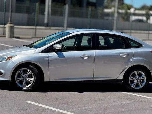 Used 2014 Ford Focus SE FWD image 9