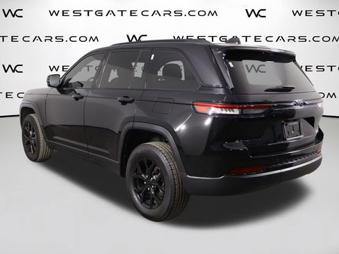 Used 2025 Jeep Grand Cherokee Altitude AWD/4WD image 41