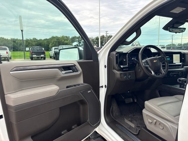 Used 2025 Chevrolet Silverado 1500 LTZ w/ Technology Package AWD/4WD image 10