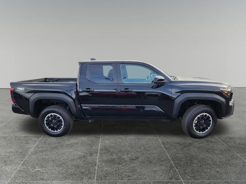 Used 2024 Toyota Tacoma TRD Off-Road image 8