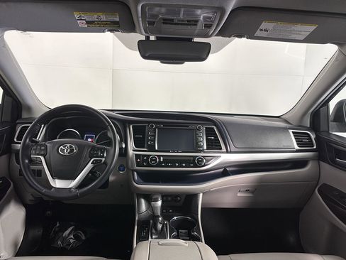 Used 2019 Toyota Highlander XLE AWD/4WD image 21