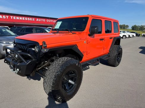 Used 2020 Jeep Wrangler Unlimited Sahara w/ Uconnect 4C Nav & Sound Group AWD/4WD image 2