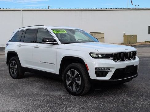 Used 2023 Jeep Grand Cherokee 4WD 4xe image 2