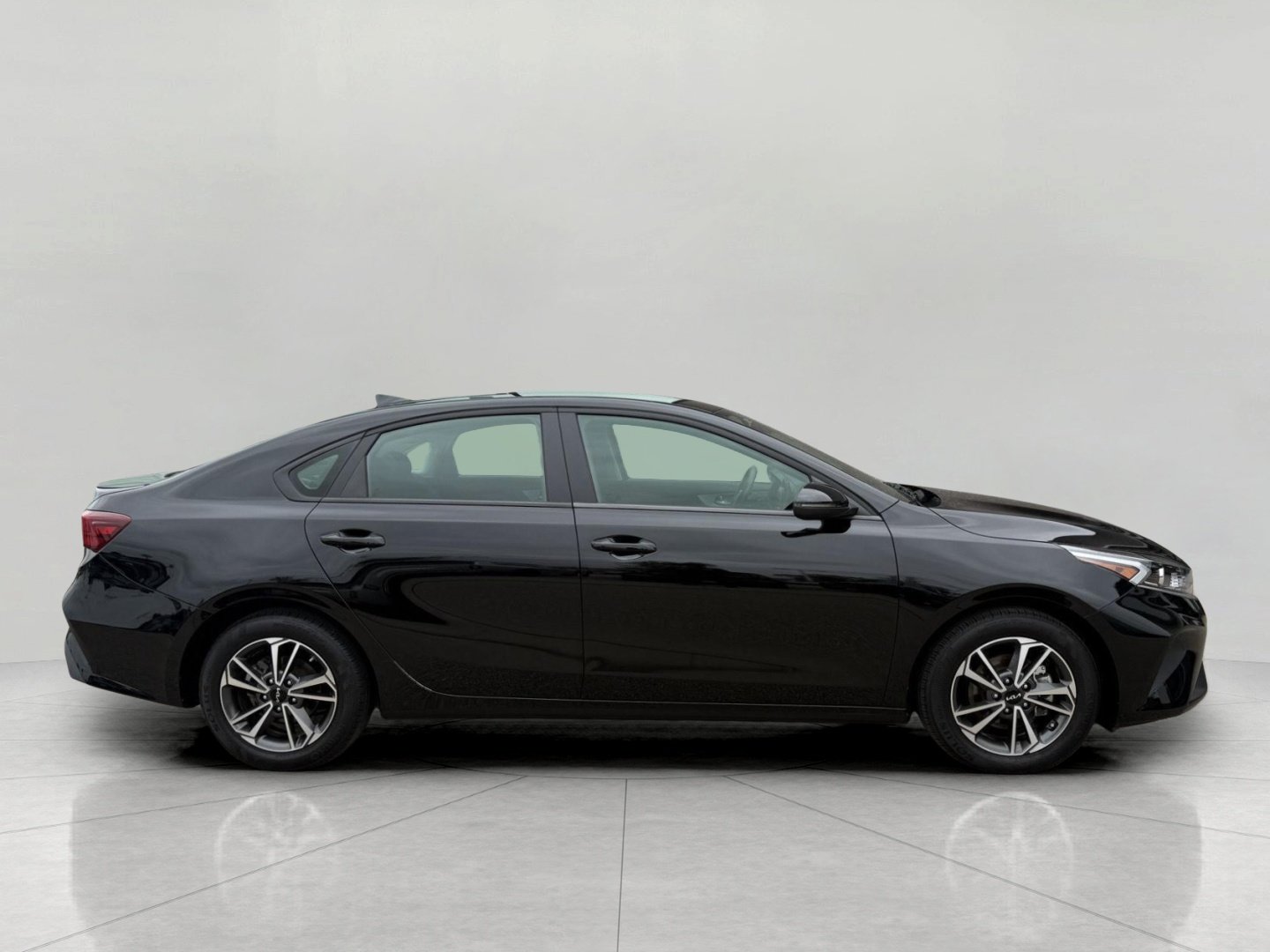 Used 2024 Kia Forte LXS w/ LXS Technology Package FWD image 13