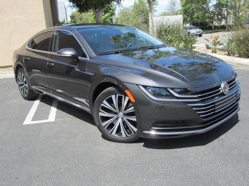 Used 2020 Volkswagen Arteon SE image 1