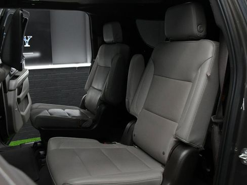 Used 2021 Chevrolet Suburban Z71 w/ Luxury Package image 32