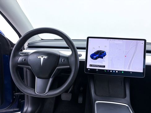 Used 2022 Tesla Model Y Long Range AWD/4WD image 3