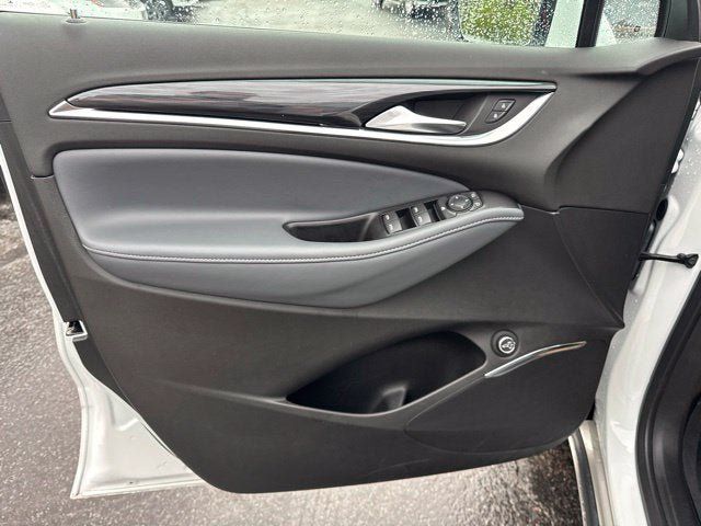 Used 2024 Buick Enclave Essence FWD image 8