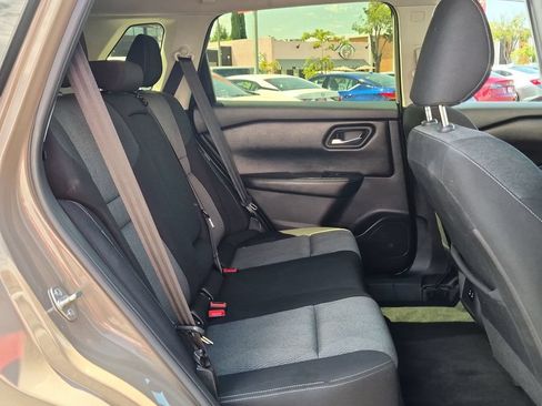 Certified 2024 Nissan Rogue SV FWD image 30