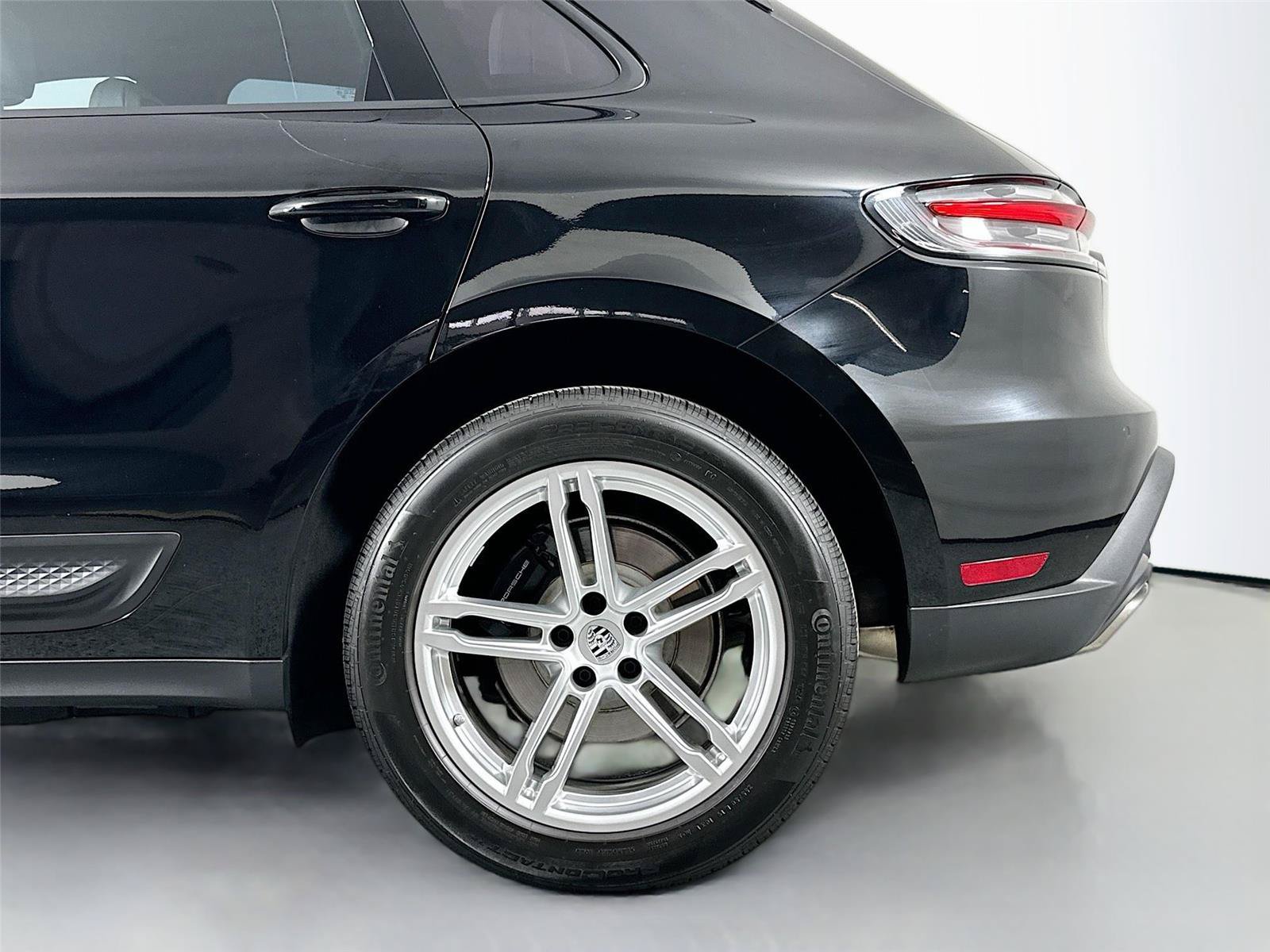 Certified 2024 Porsche Macan AWD/4WD image 12