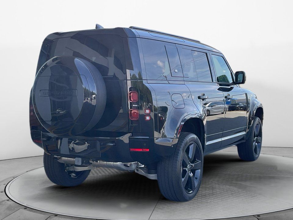 Used 2024 Land Rover Defender 110 X-Dynamic SE AWD/4WD image 7