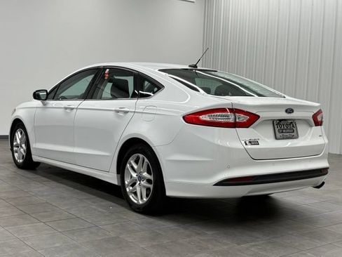 Used 2016 Ford Fusion SE FWD image 4