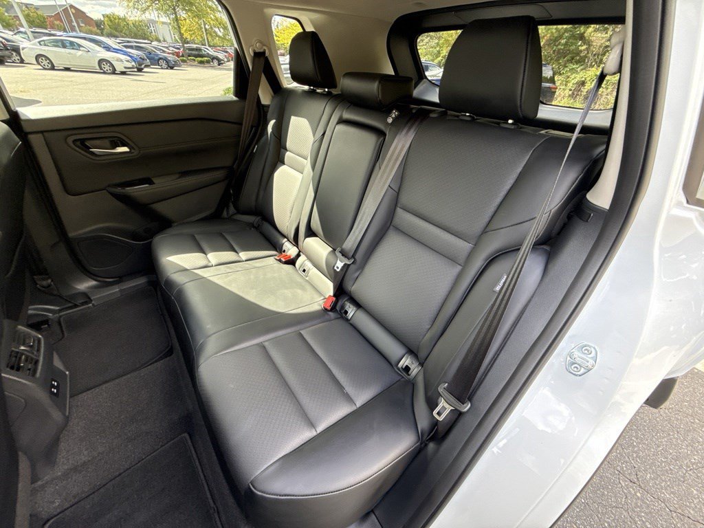 Used 2026 Nissan Rogue Dark Armor FWD image 19
