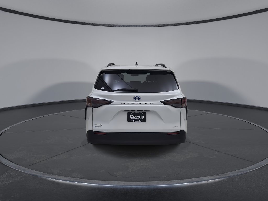 Used 2025 Toyota Sienna XLE FWD image 15