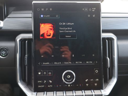 Used 2025 GMC Acadia Elevation image 19