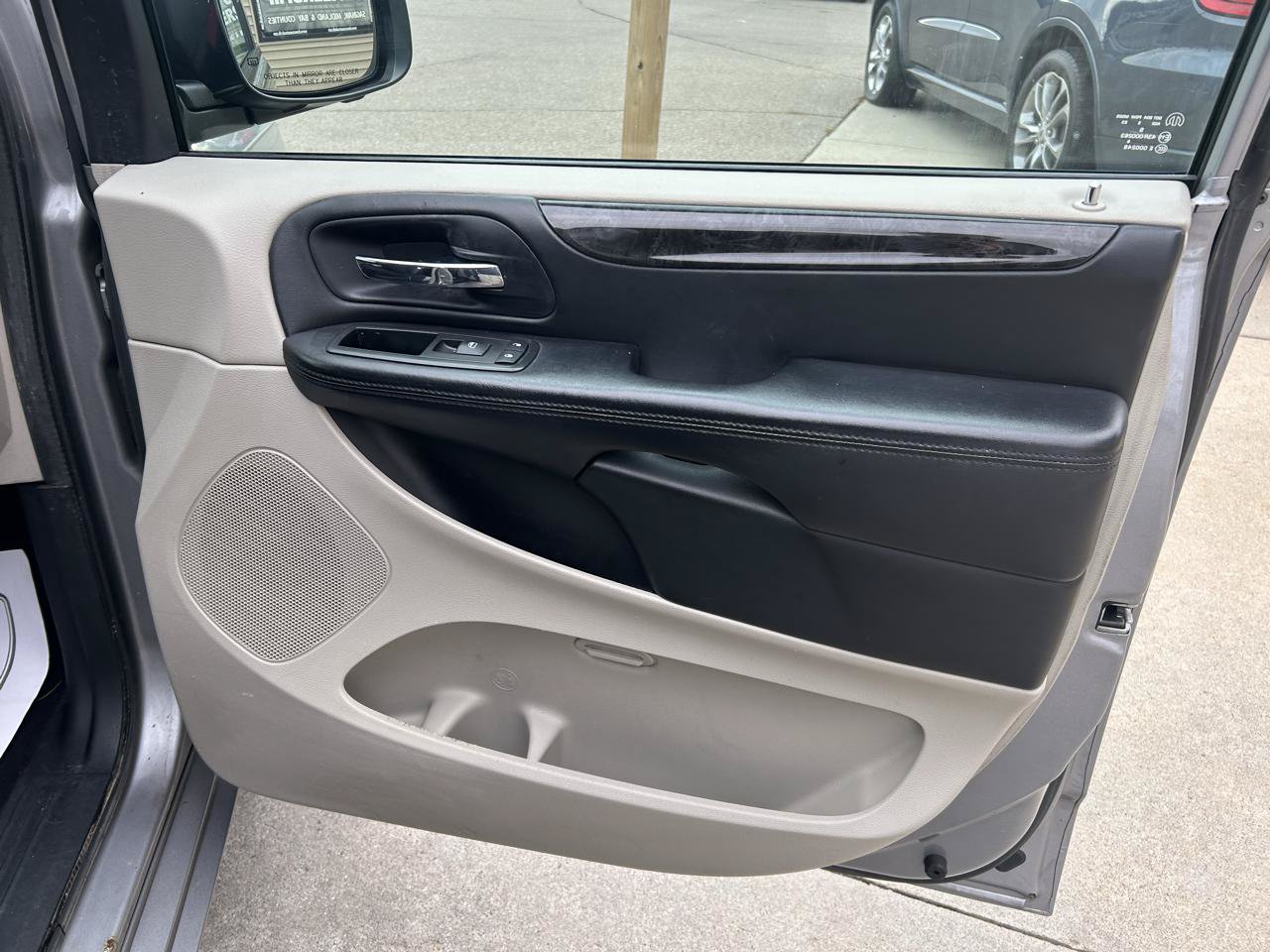 Used 2014 Dodge Grand Caravan SXT FWD image 15