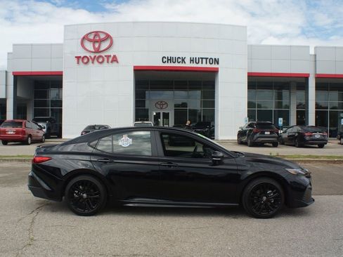 Used 2026 Toyota Camry SE FWD image 1