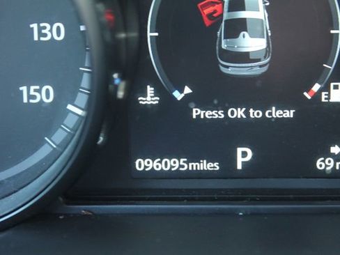 Used 2019 Land Rover Discovery SE image 15