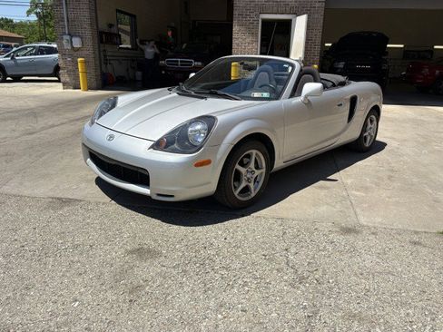Used 2002 Toyota MR2 RWD image 8