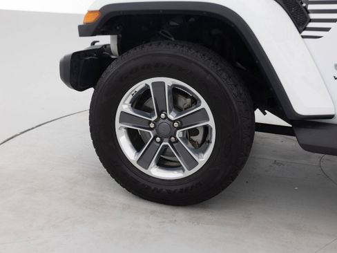 Used 2018 Jeep Wrangler Unlimited Sahara AWD/4WD image 18