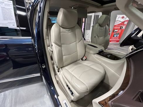 Used 2017 Cadillac Escalade Premium Luxury AWD/4WD image 3