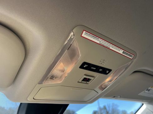 Used 2021 Toyota RAV4 LE image 31