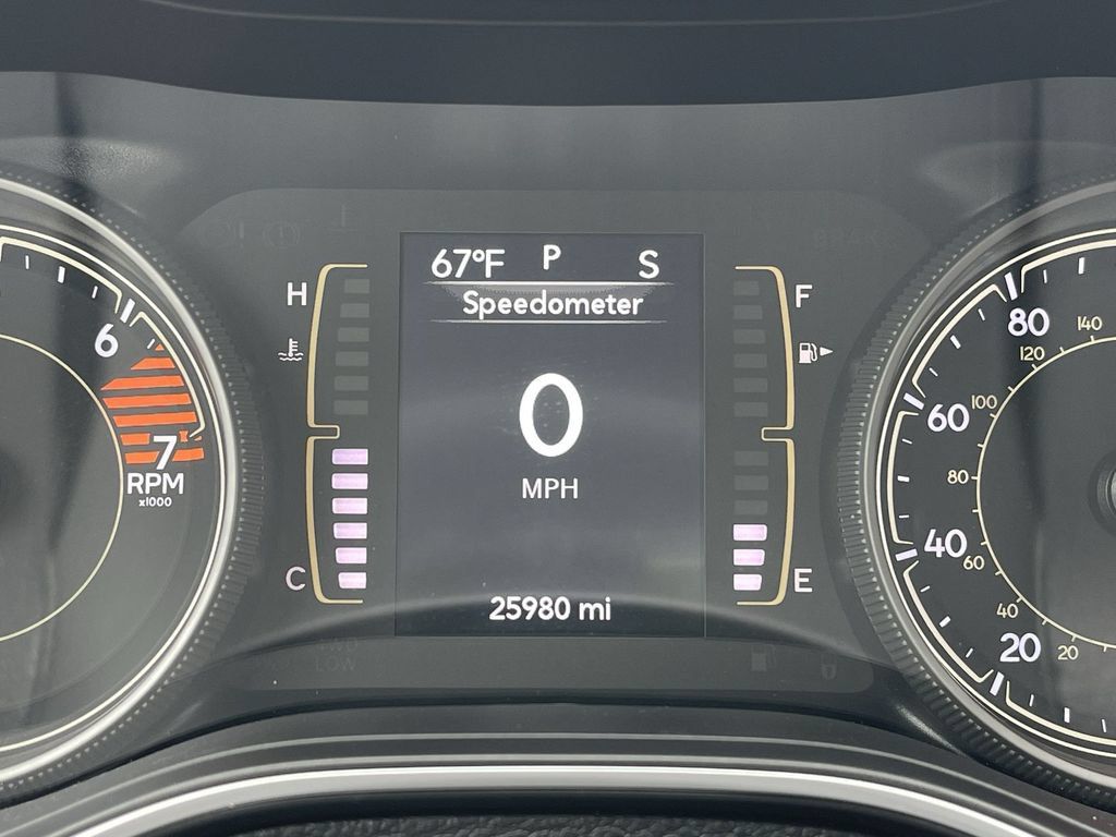 Used 2021 Jeep Cherokee Latitude FWD image 12