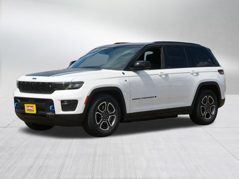 Used 2023 Jeep Grand Cherokee Trailhawk w/ Advanced Protech Group II AWD/4WD image 3