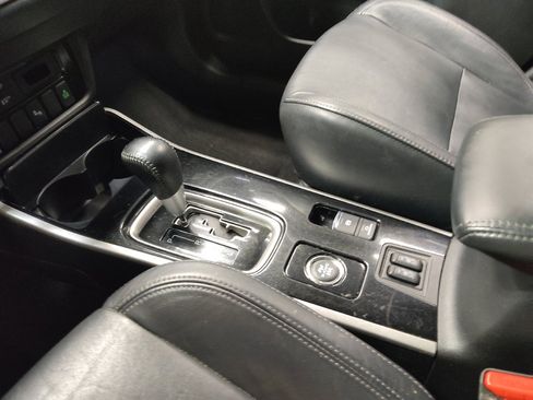 Used 2020 Mitsubishi Outlander SE image 26