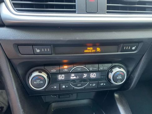 Used 2018 MAZDA MAZDA3 Touring image 8