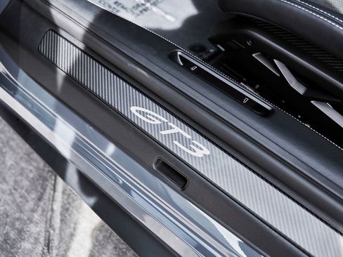Used 2025 Porsche 911 GT3 image 38
