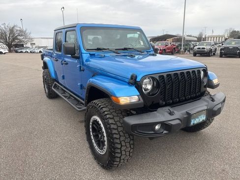 Used 2022 Jeep Gladiator Sport image 7