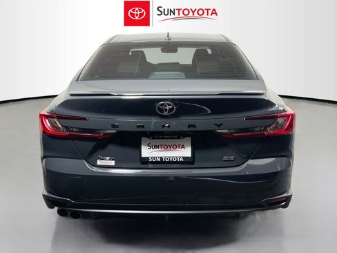 Used 2025 Toyota Camry SE FWD image 5