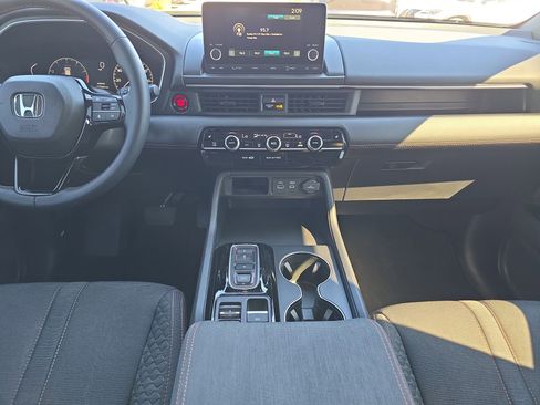 Used 2023 Honda Pilot Sport image 16