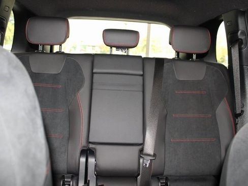 New 2024 Mercedes-Benz GLB 250 4MATIC image 9