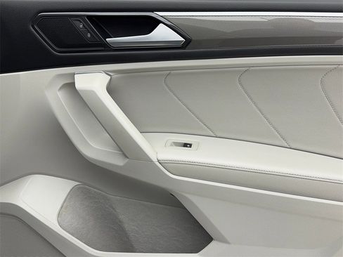 Used 2022 Volkswagen Tiguan SE R-Line image 50