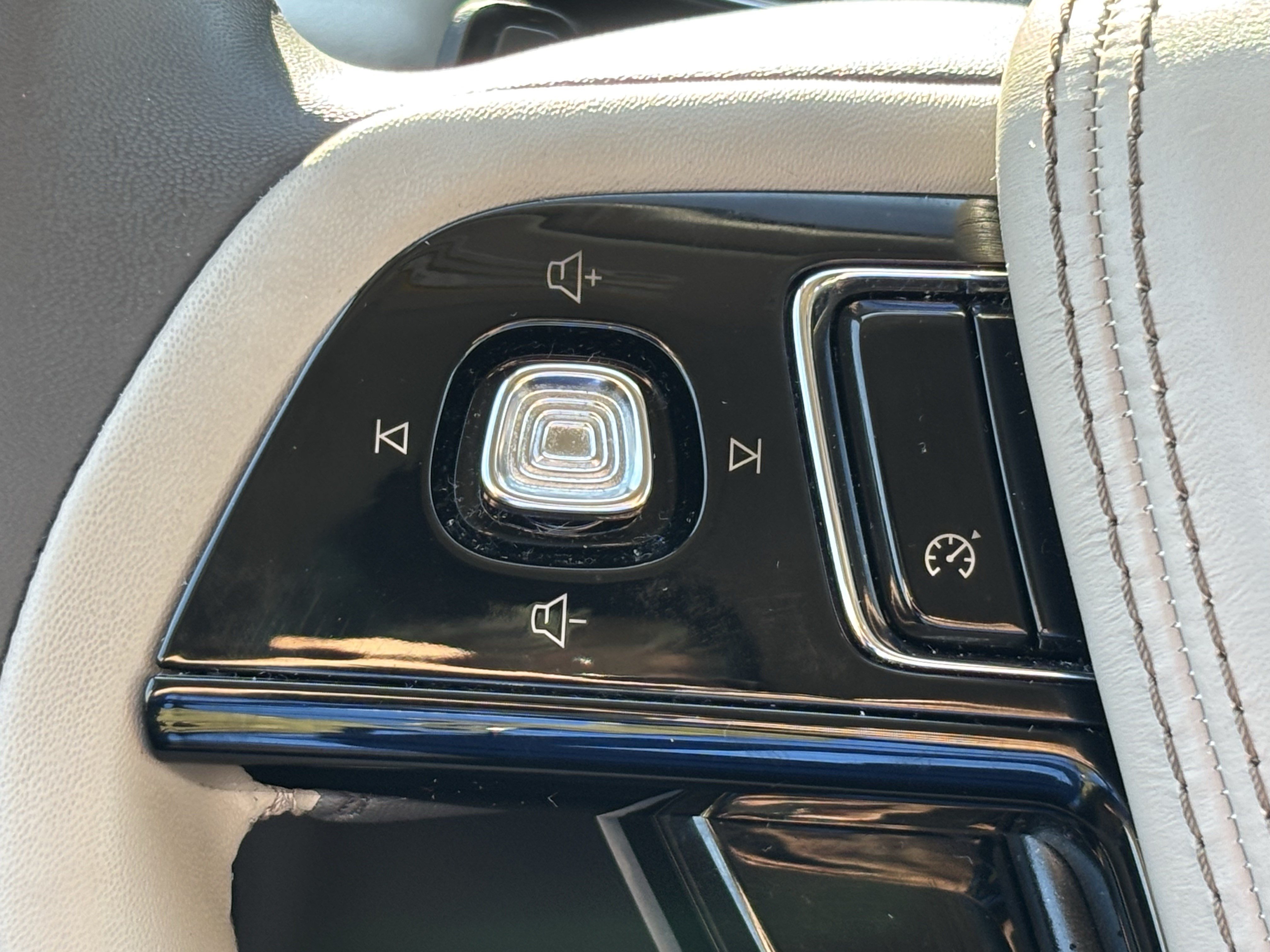 Used 2022 Lincoln Aviator AWD w/ Premium Package image 21