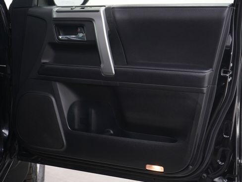 Used 2017 Toyota 4Runner SR5 Premium image 9