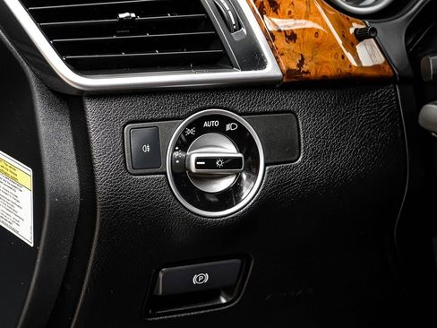 Used 2014 Mercedes-Benz GL 450 4MATIC image 25