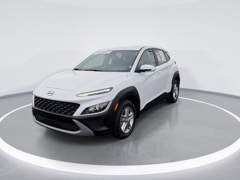 Used 2023 Hyundai Kona SE image 4