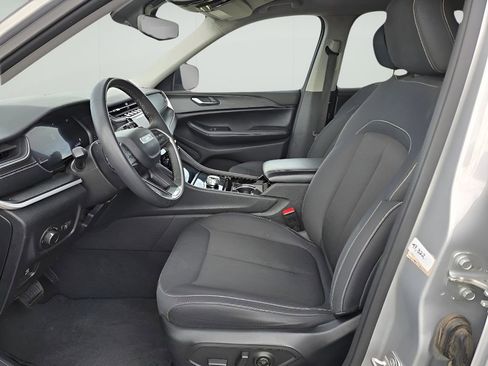 Used 2023 Jeep Grand Cherokee L Laredo image 13