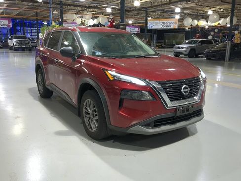 Used 2023 Nissan Rogue S AWD/4WD image 5