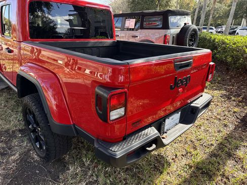 Used 2024 Jeep Gladiator Sport image 11