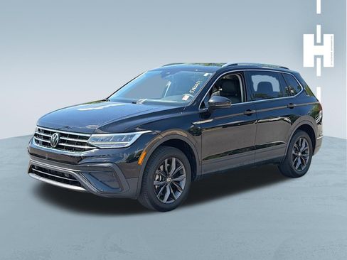 Used 2023 Volkswagen Tiguan SE FWD image 2