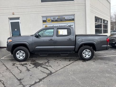 Used 2022 Toyota Tacoma TRD Off-Road image 2