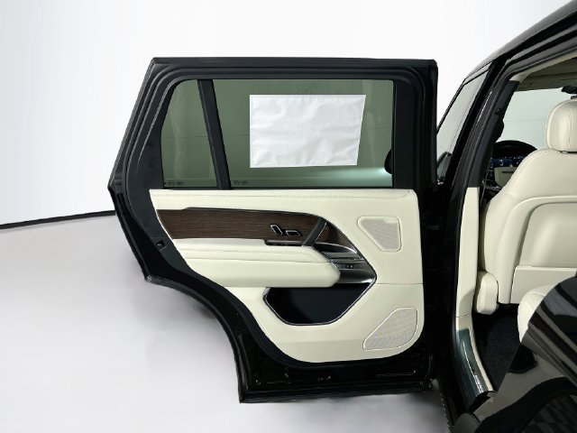 New 2027 Land Rover Range Rover Long Wheelbase SE AWD/4WD image 22