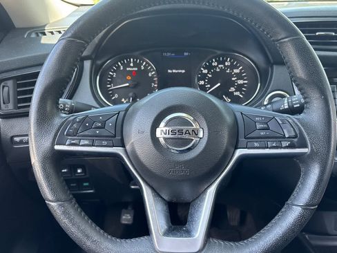 Used 2020 Nissan Rogue SV FWD image 25