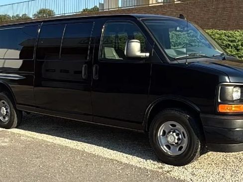 Used 2017 Chevrolet Express 3500 LS RWD image 3