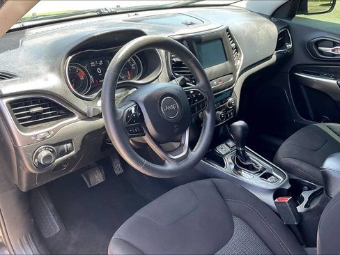 Used 2020 Jeep Cherokee Latitude FWD image 13